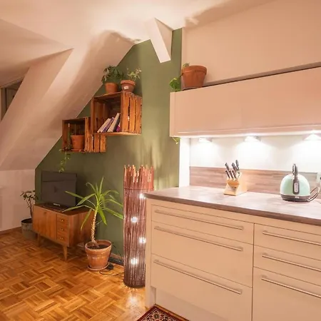 Bright Secret Spot Griesplatz